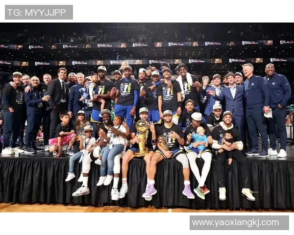 勇士与活塞激战正酣2017年10月29日篮球盛宴精彩回顾